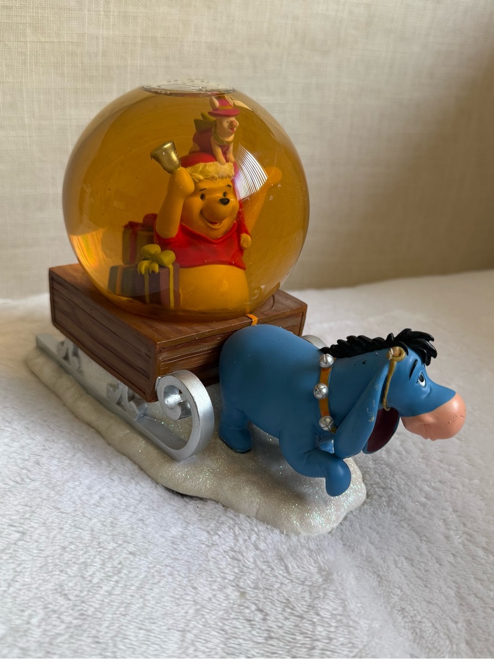 Disney VTG Winnie the Pooh Piglet & Eeyore XMAS Musical Globe DECK THE HALL SONG